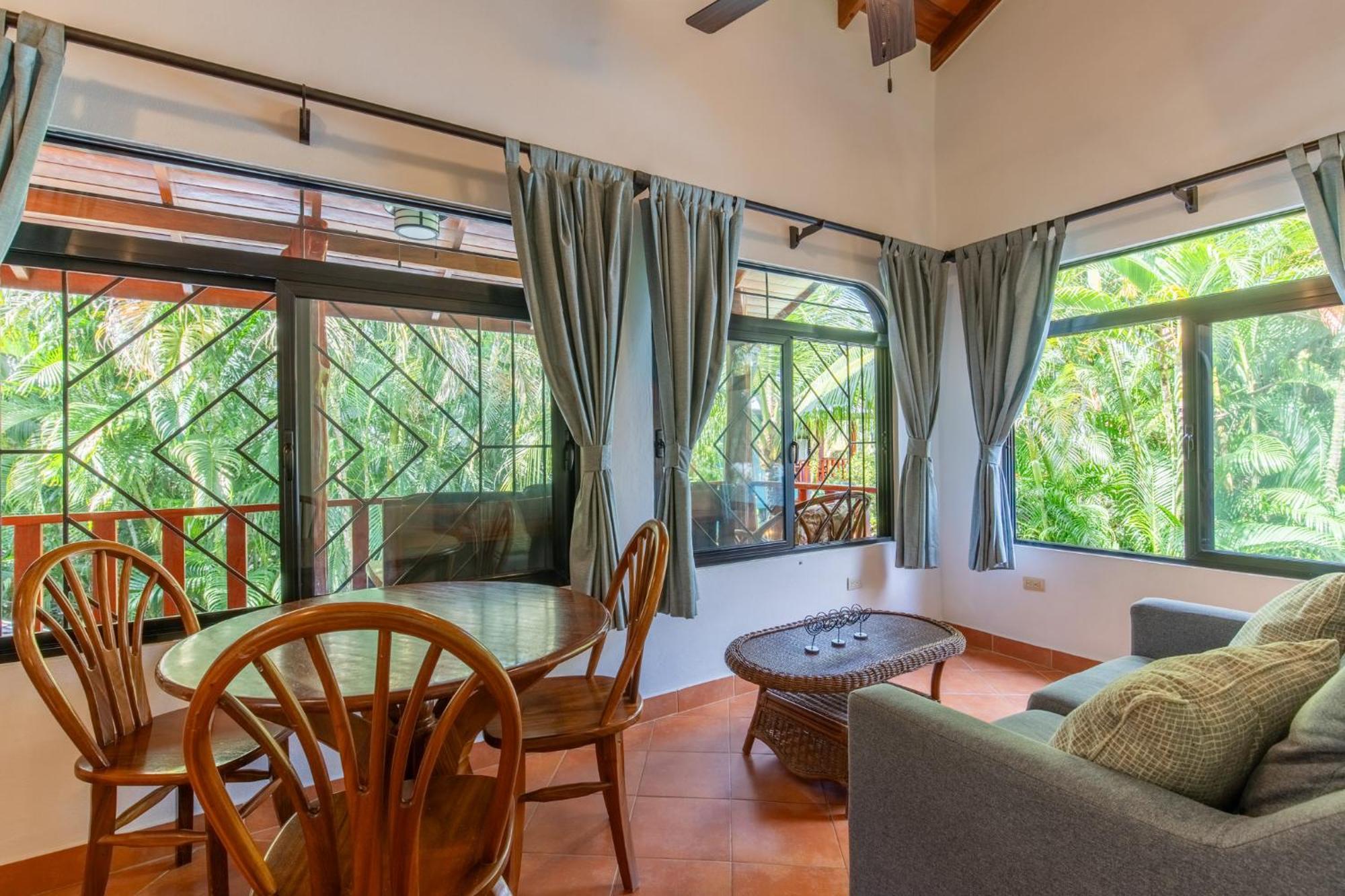 Tortuga Lodge